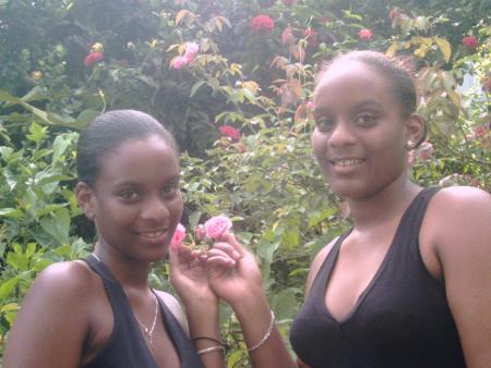 *...*...*....*Laurie & Laura...*..*...*...*